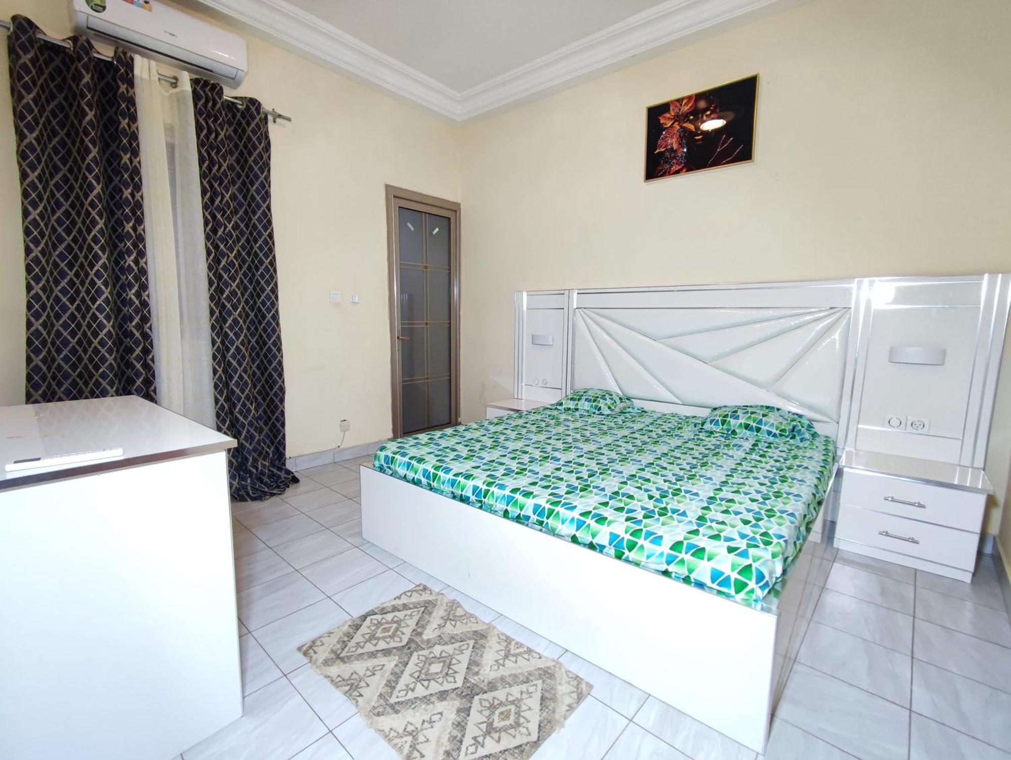 Apartment 2 Calme-f3 Avec Ascenseur Maristes Dakar