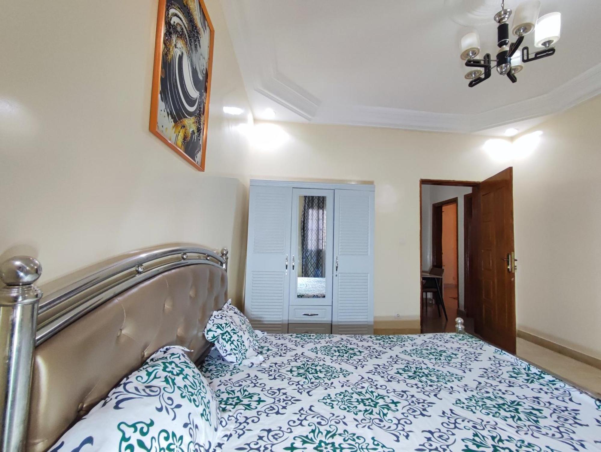 2 Calme-f3 Avec Ascenseur Maristes Apartment Dakar